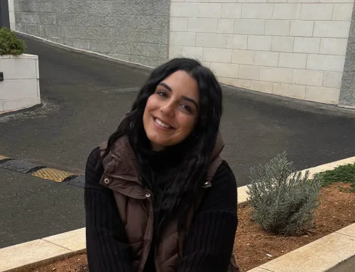 عندما يهتز العالم من حولكِ، اثبتي في رجائكِ